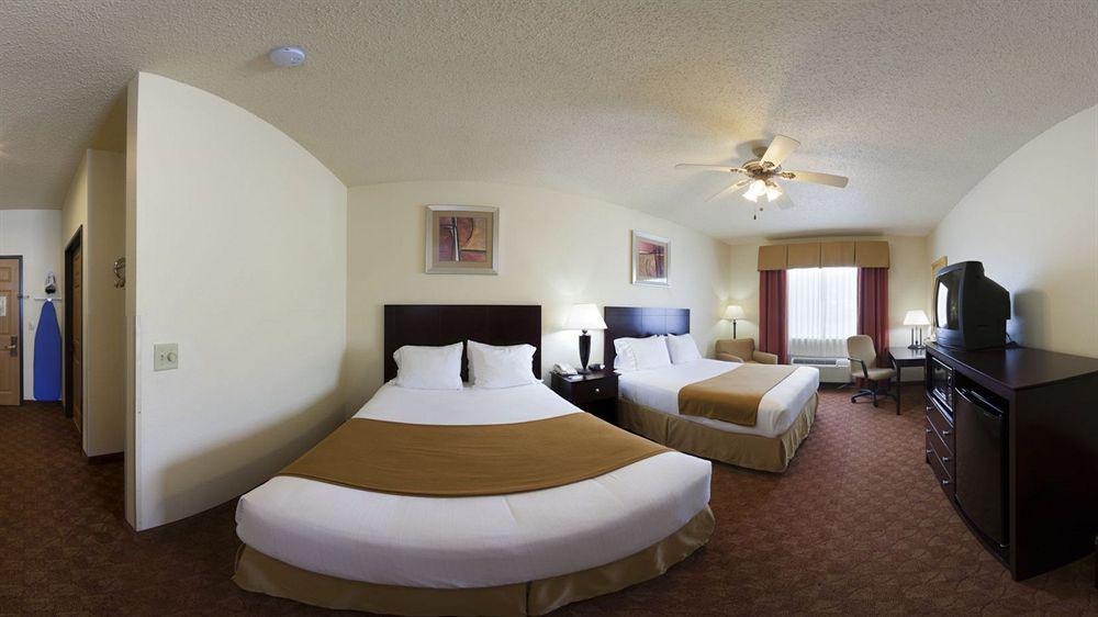 Holiday Inn Express Hotel & Suites Mount Pleasant By Ihg Ngoại thất bức ảnh