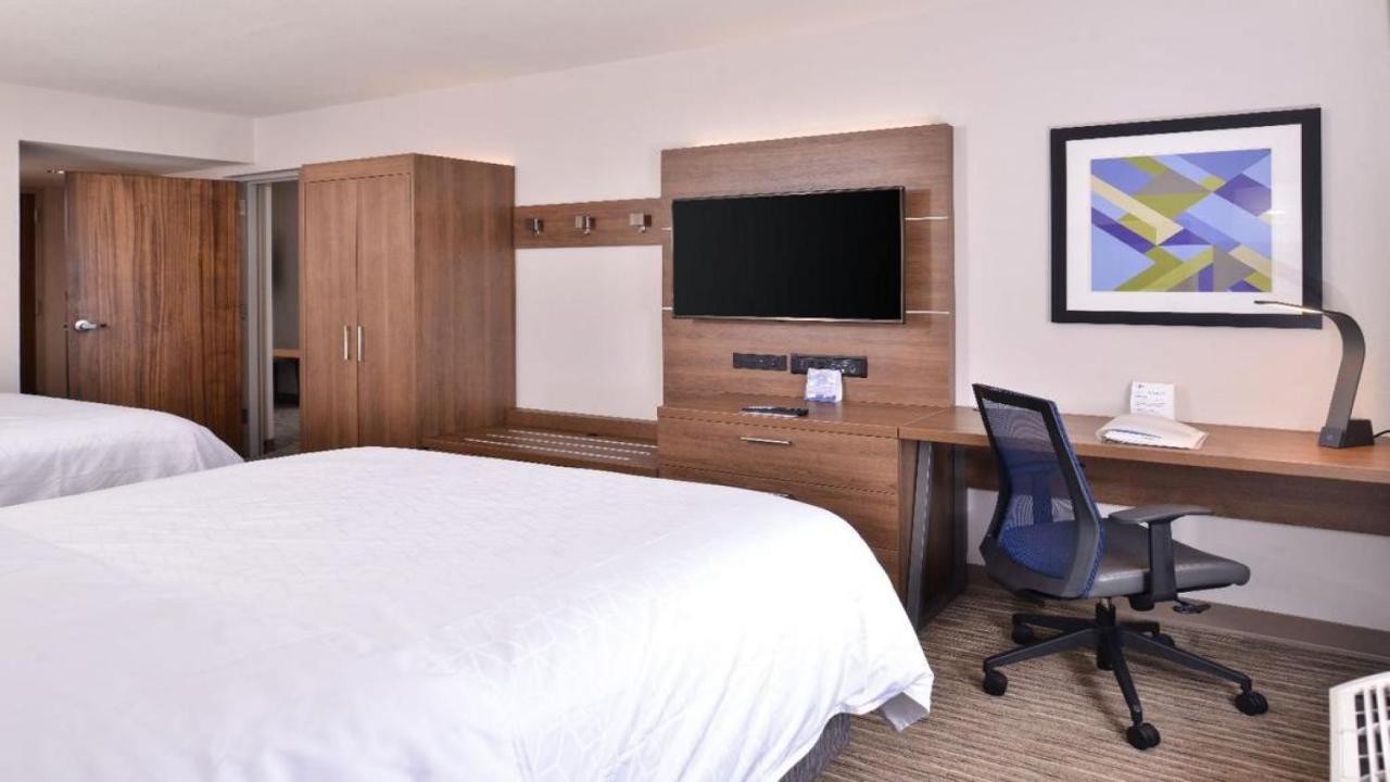 Holiday Inn Express Hotel & Suites Mount Pleasant By Ihg Ngoại thất bức ảnh
