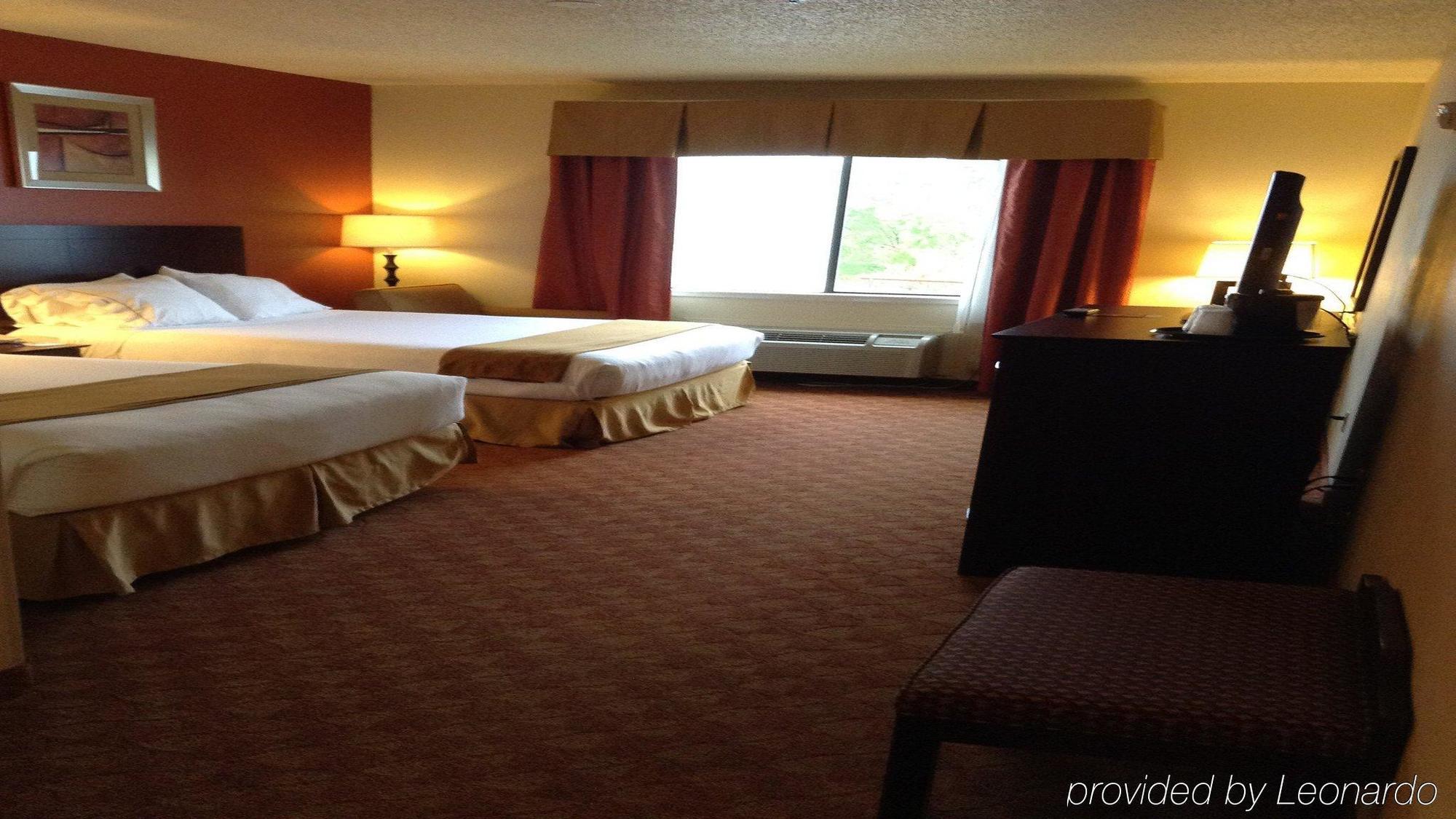 Holiday Inn Express Hotel & Suites Mount Pleasant By Ihg Ngoại thất bức ảnh